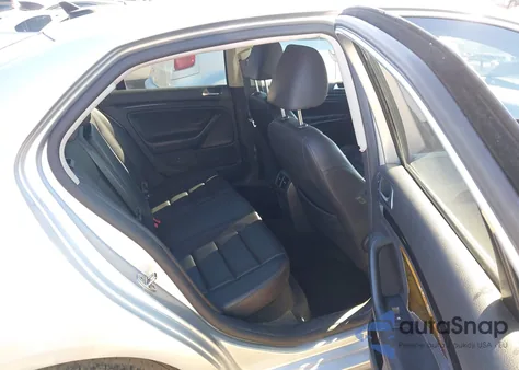 2010 Volkswagen Jetta Se z USA, uszkodzony, nr VIN 3VWRZ7AJ4AM013567